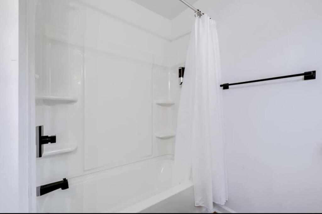 Modern Luxury Home Towel Warmers, Wi-Fi, Coffee view 4