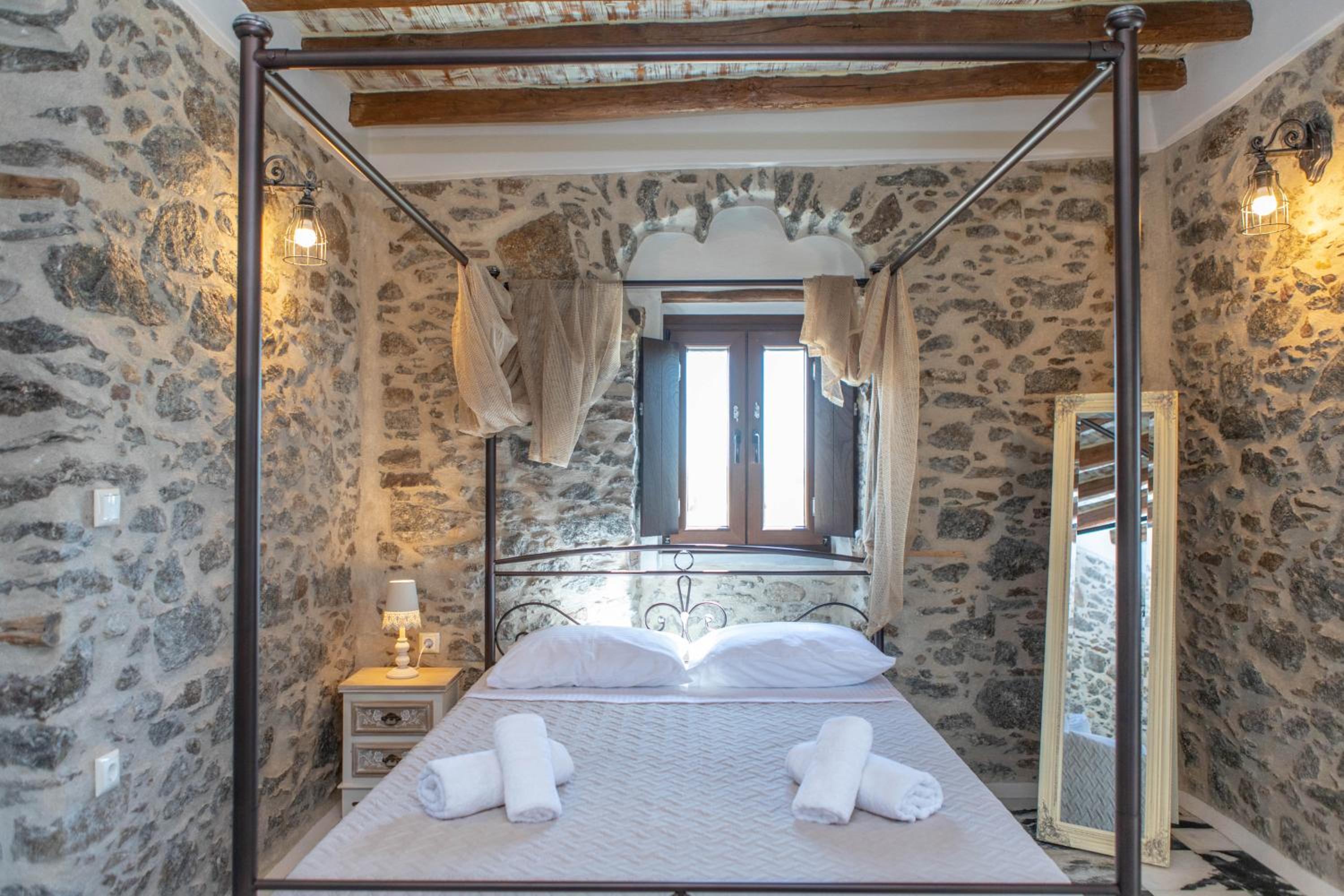 Peratsi Stone Houses