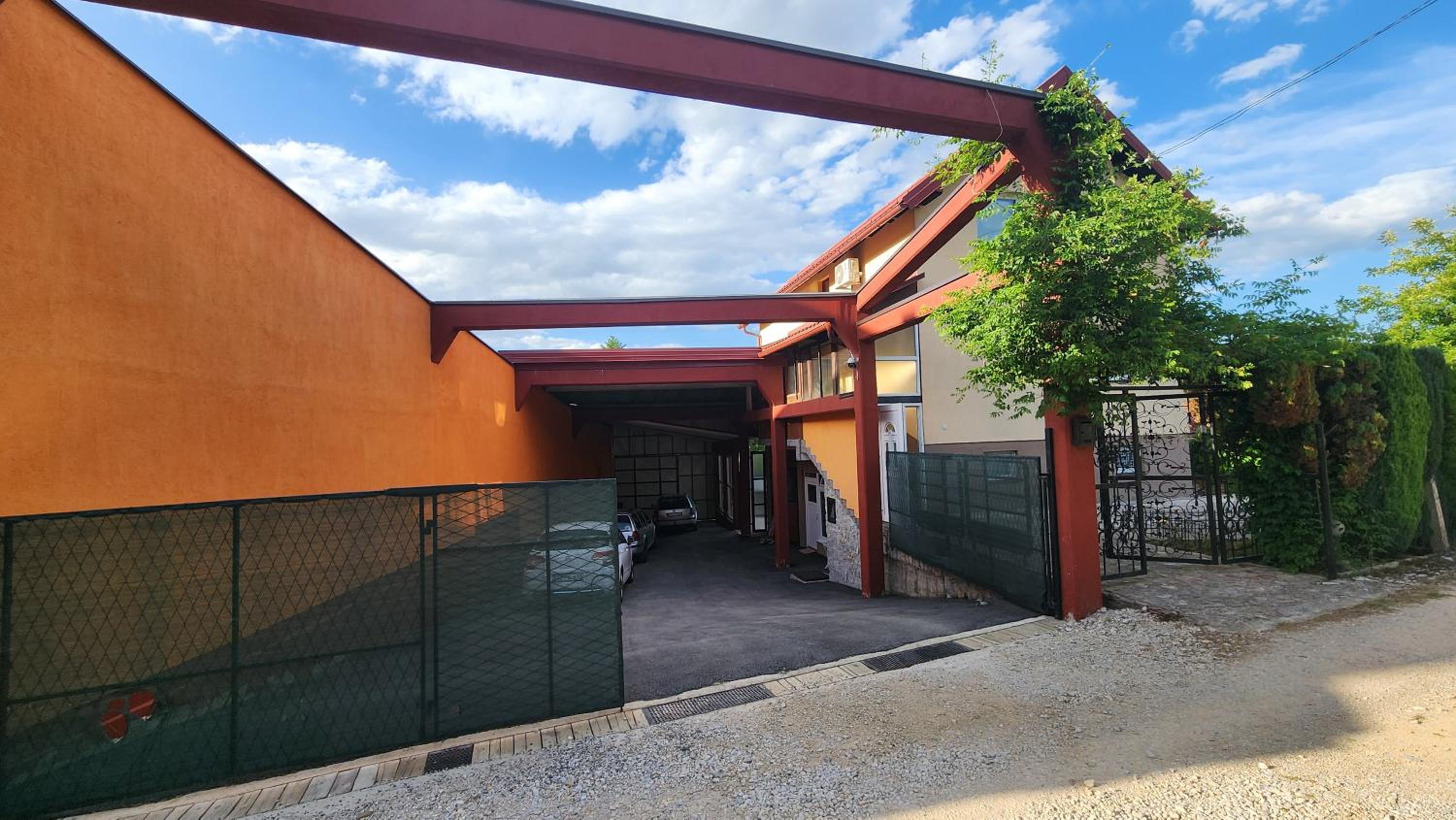 Apartmani Lavirint Ravne