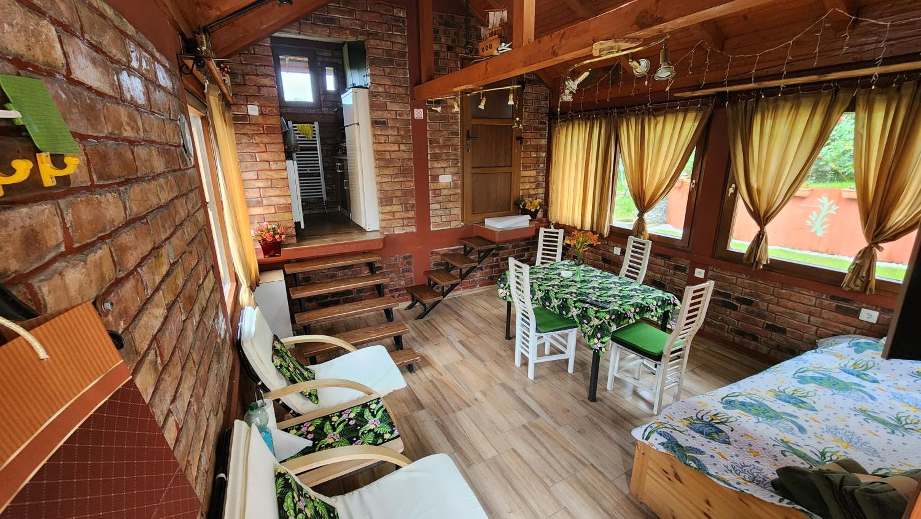 Apartmani Lavirint Ravne