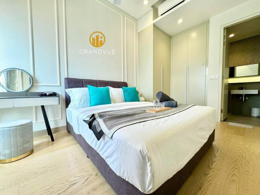 Lucentia BukitBintang KlccView InfinityPool By HeyStay Management