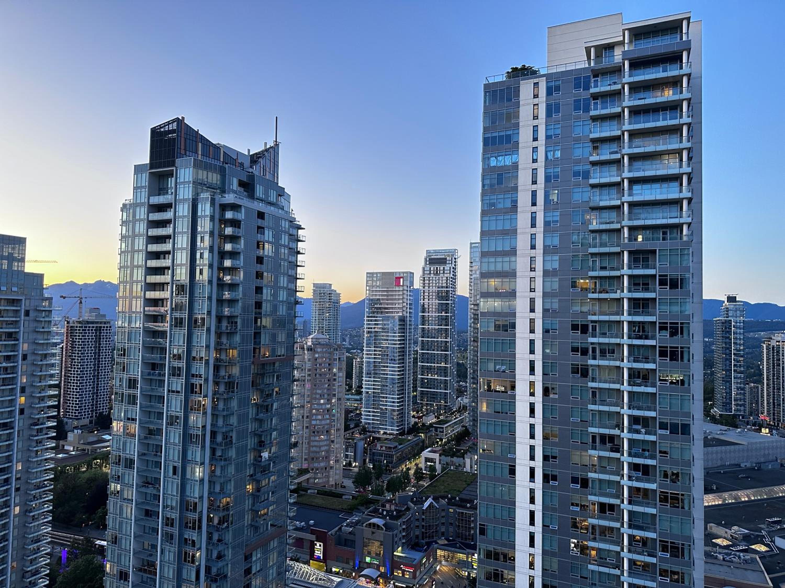 Relocation Special-New condo at Metrotown