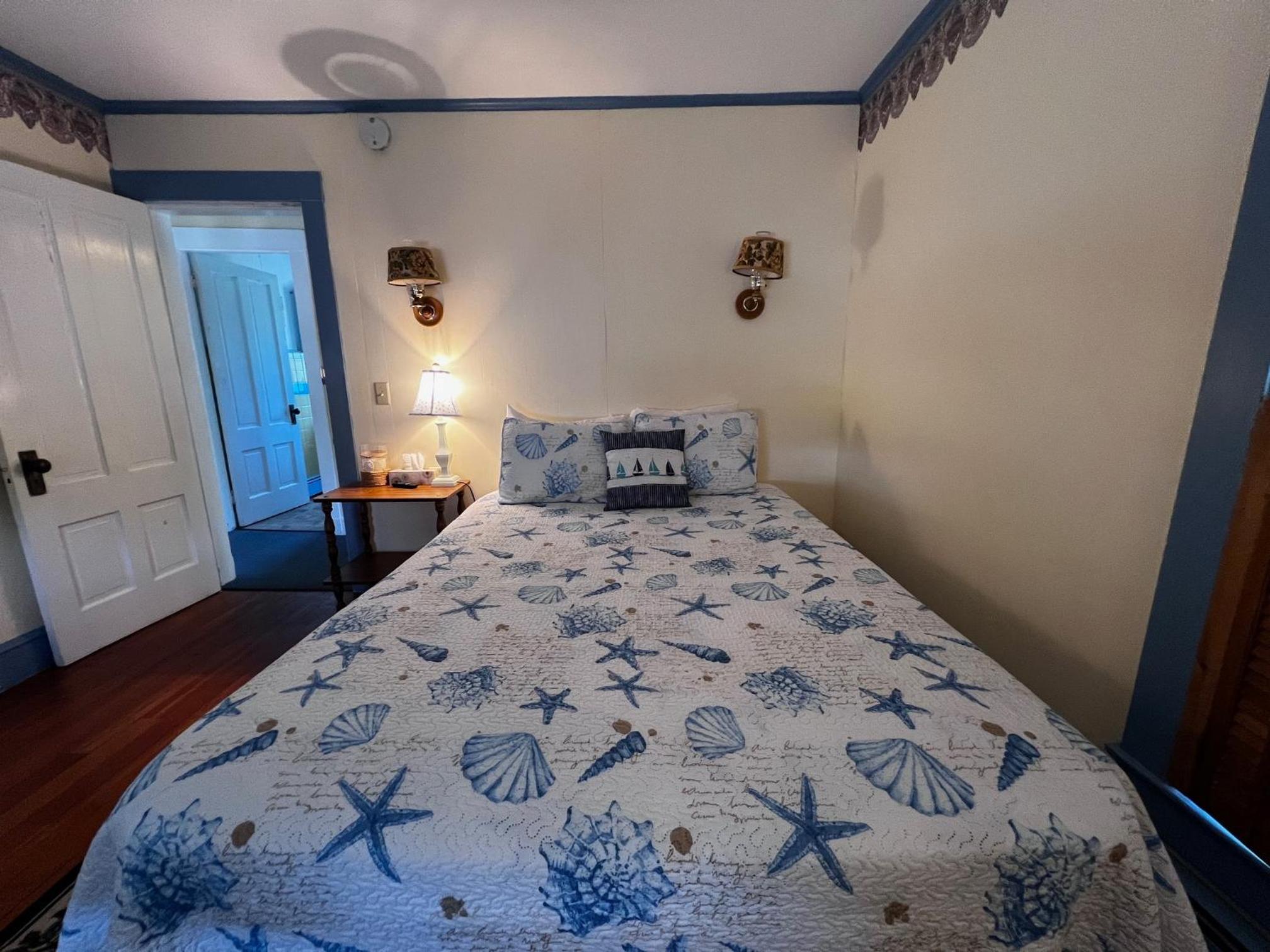 Claddagh Motel & Suites