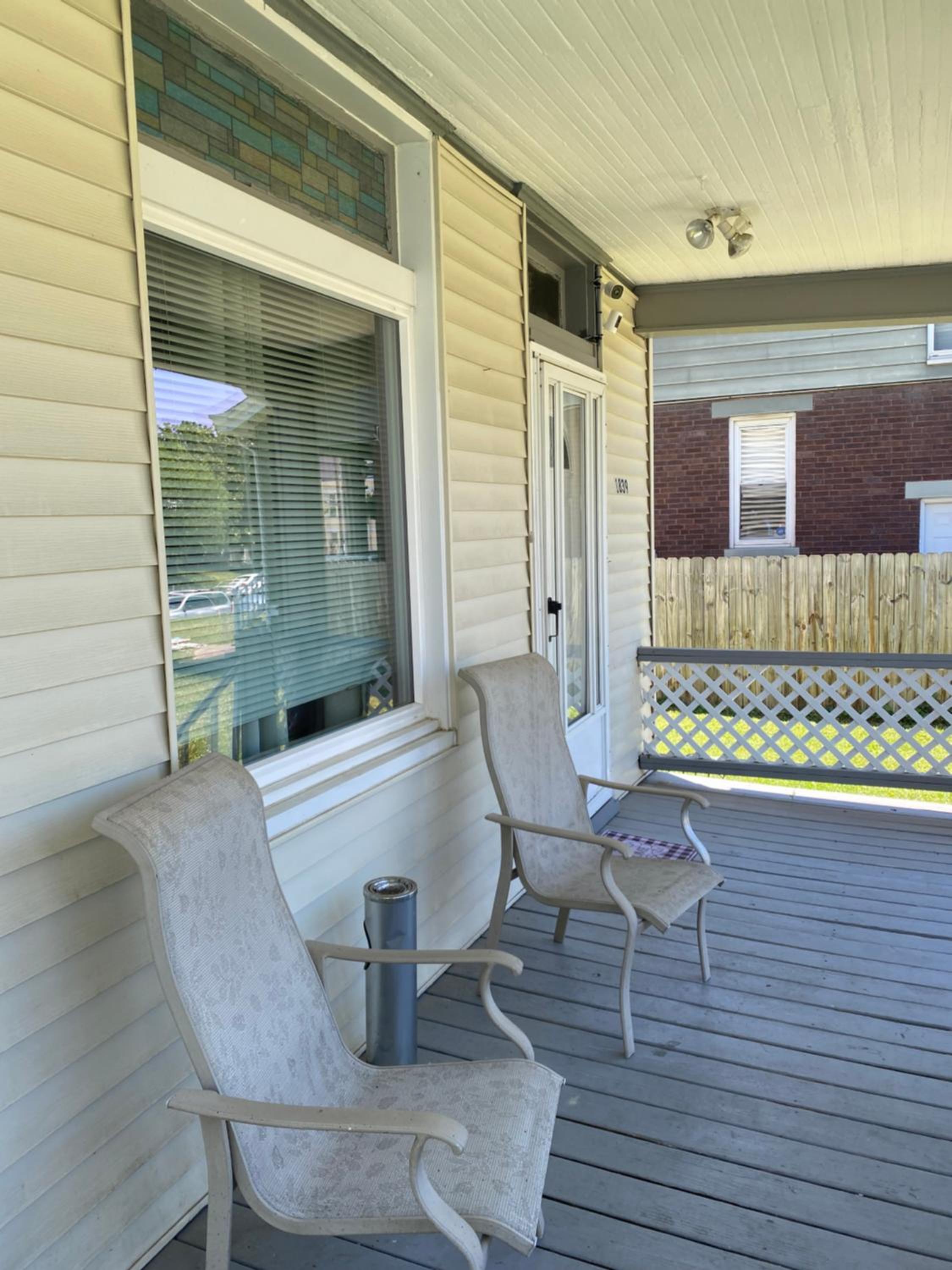 Cozy home 3 BR 5 beds private yard view 5