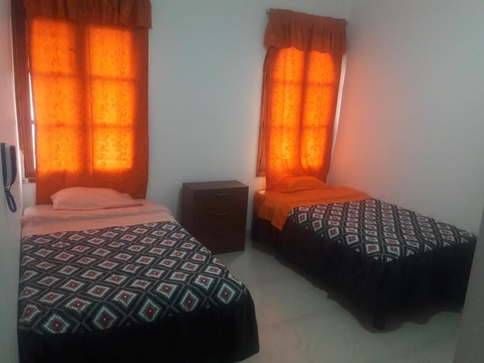 HOSTAl IMPERIO