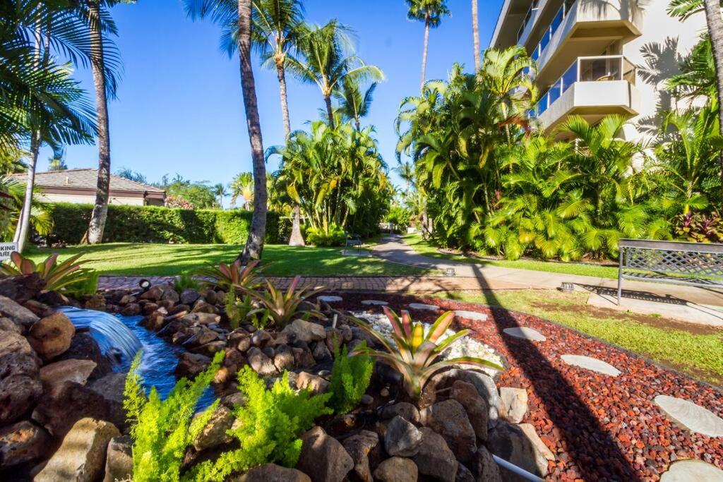 Hotel Chic Condo steps from White Sandy Beach Fast Wi-Fi - Image 1