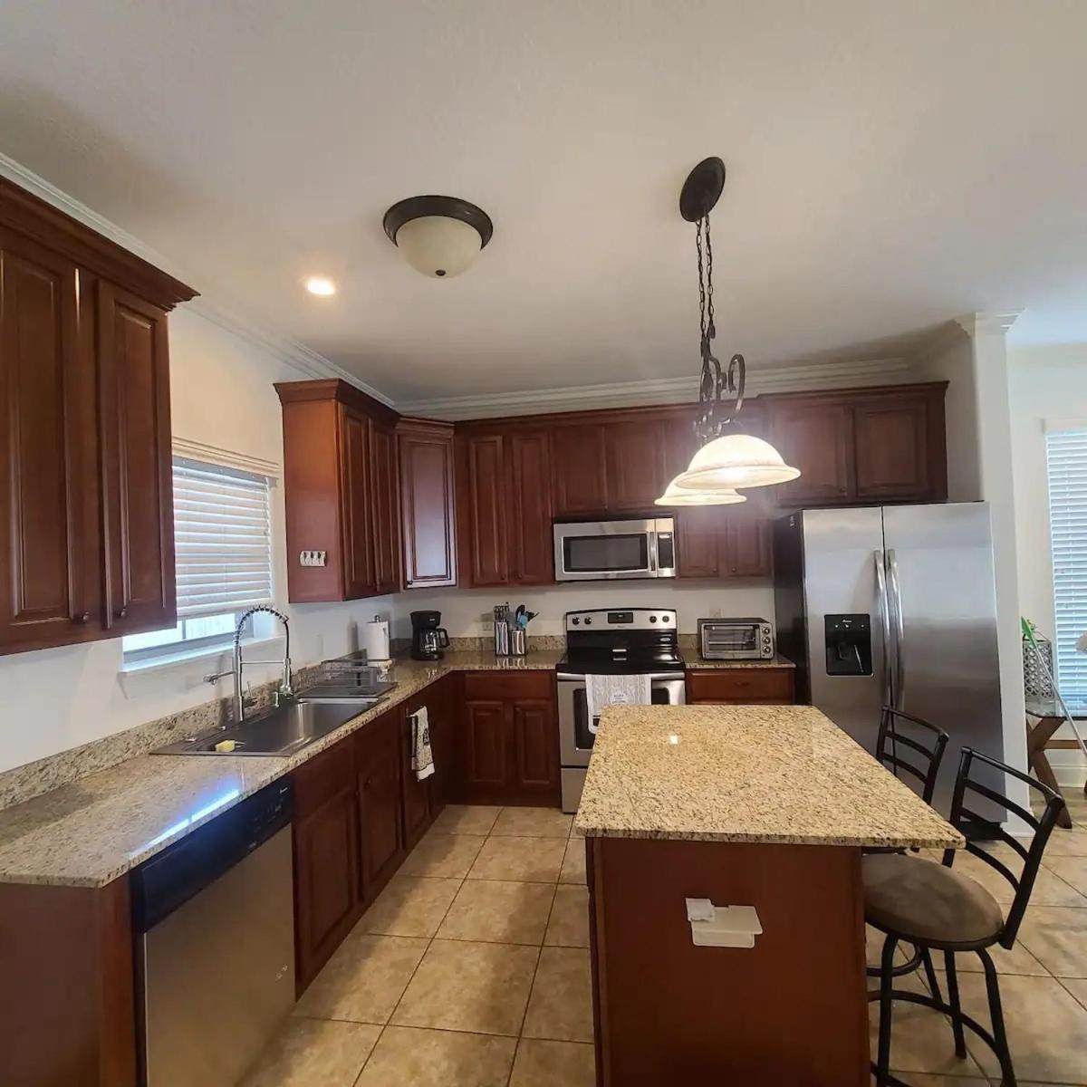 Cozy Townhouse Near Casinos & Prien Lake Park view 3