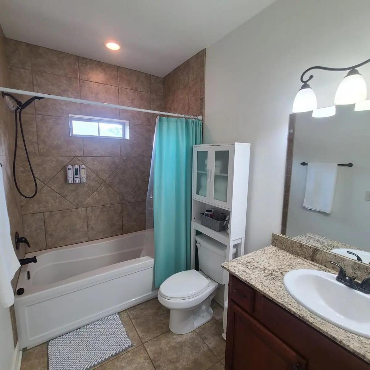 Cozy Townhouse Near Casinos & Prien Lake Park view 4