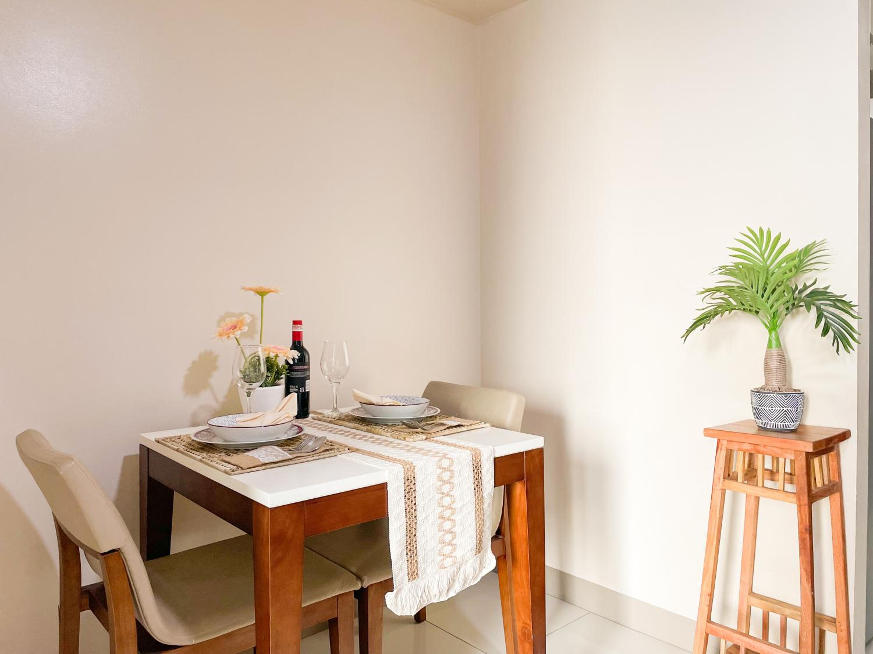 Upscale Bgc Experience 1br Condo #oursw17c2 view 3