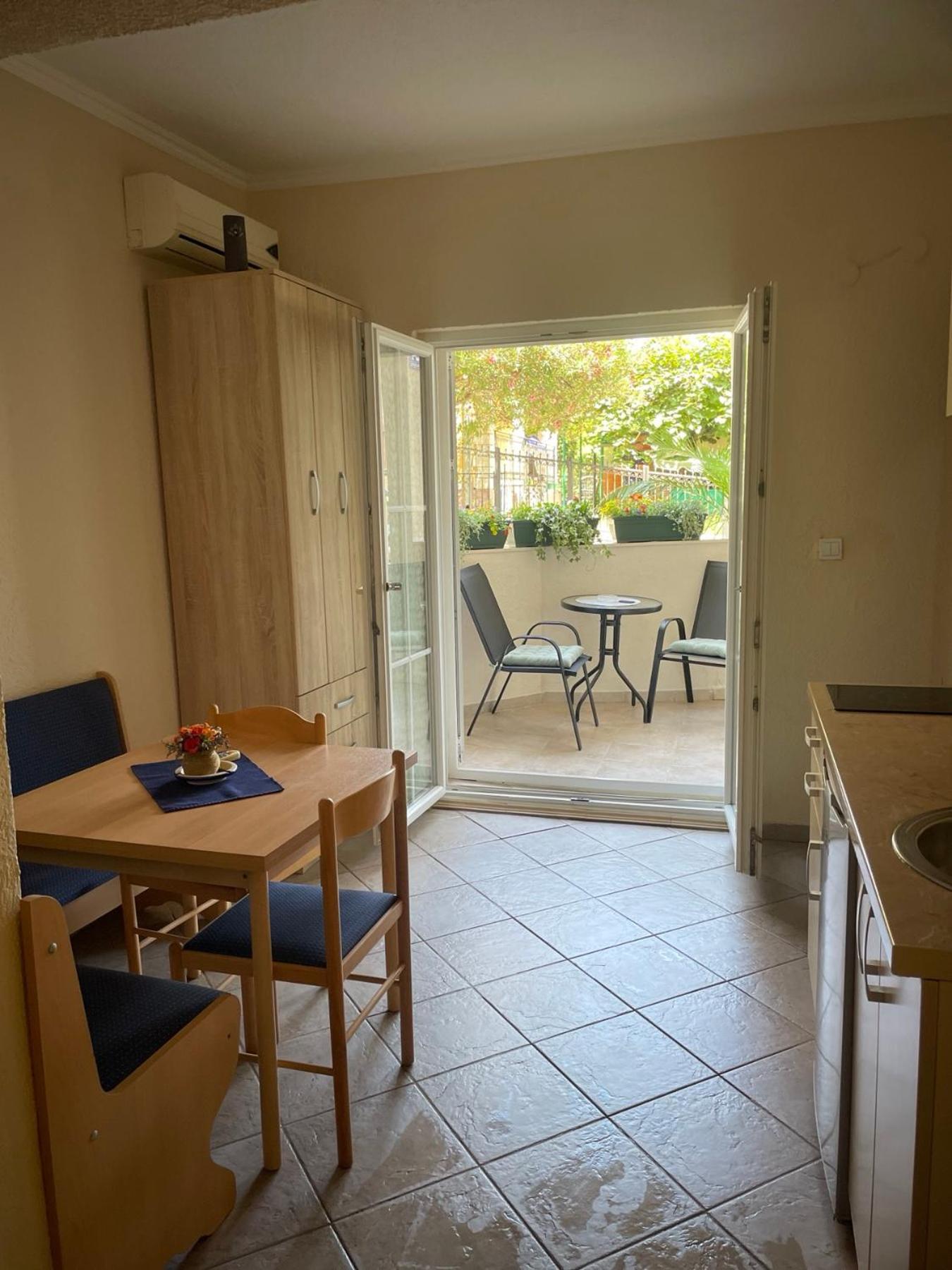 Apartmani Djenovici view 4