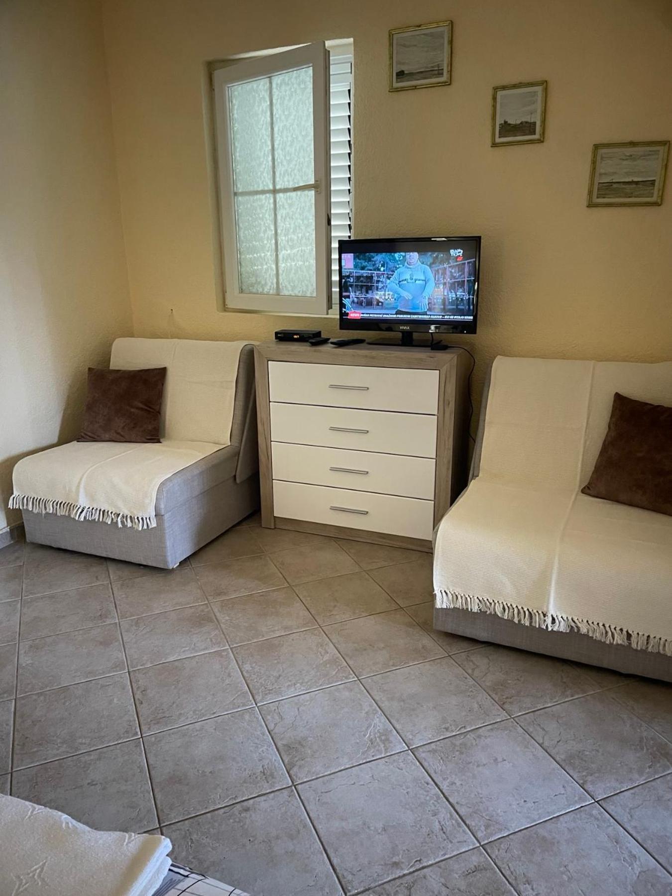 Apartmani Djenovici view 5