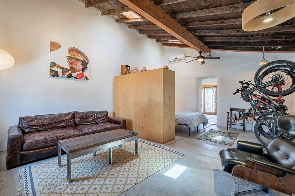 Barrio Bungalow - Historic 1900 Adobe Studio in Downtown view 3