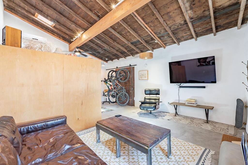Barrio Bungalow - Historic 1900 Adobe Studio in Downtown view 5