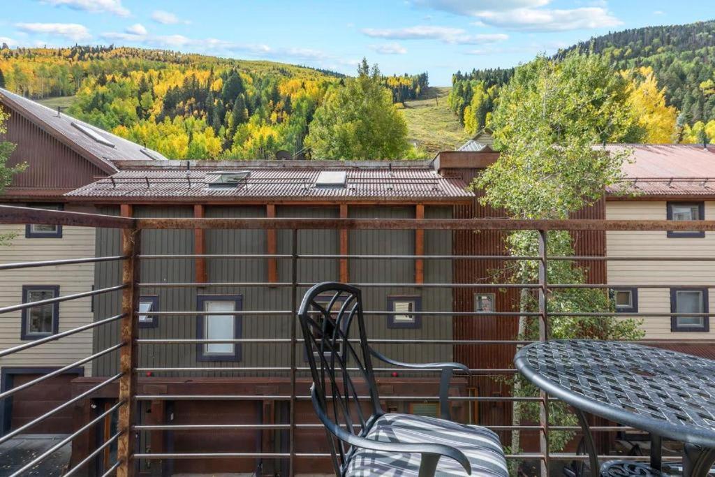 Luxury Condo - Open for Bluegrass view 2