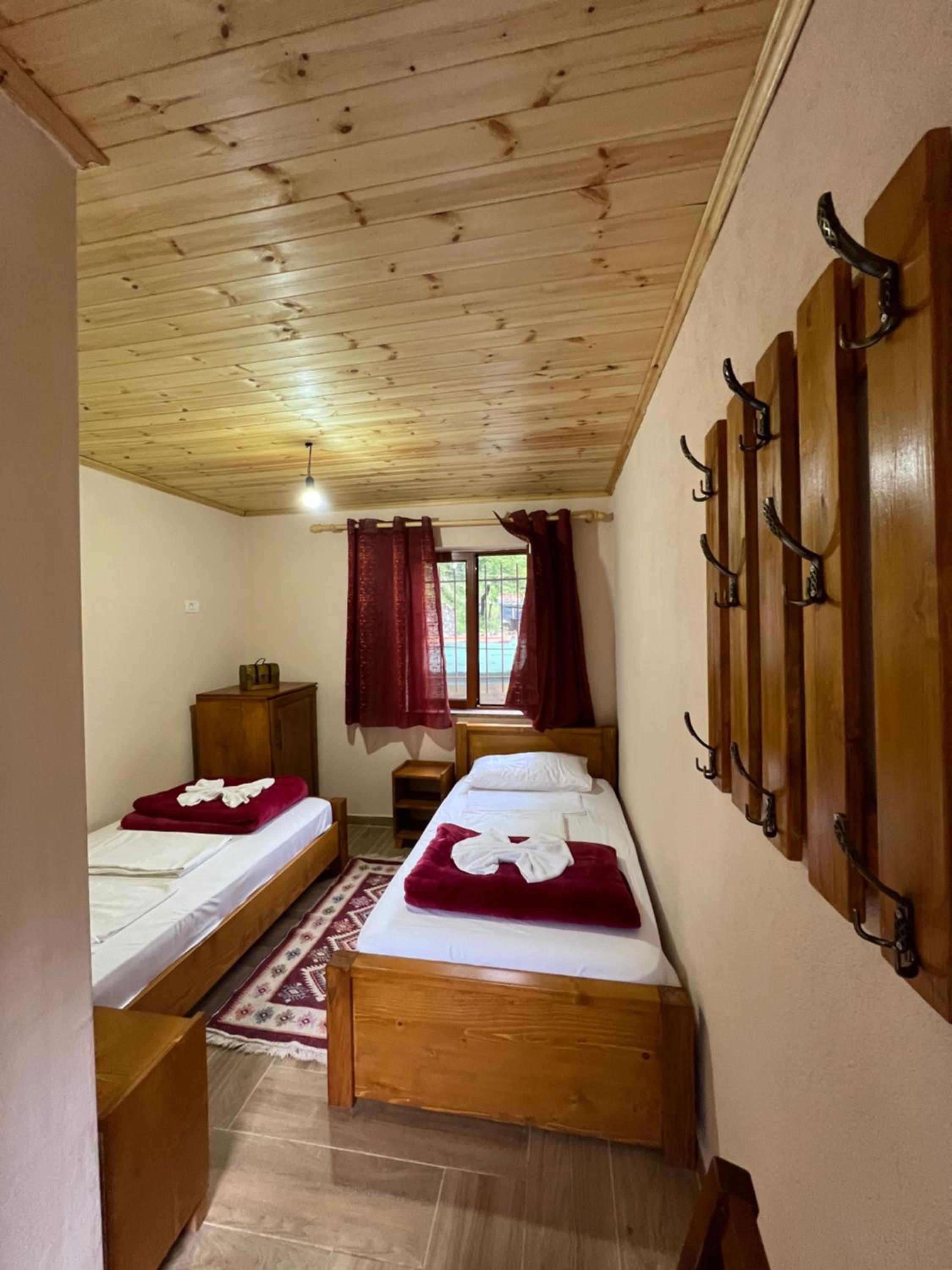 Guest House Shtëpiza Theth
