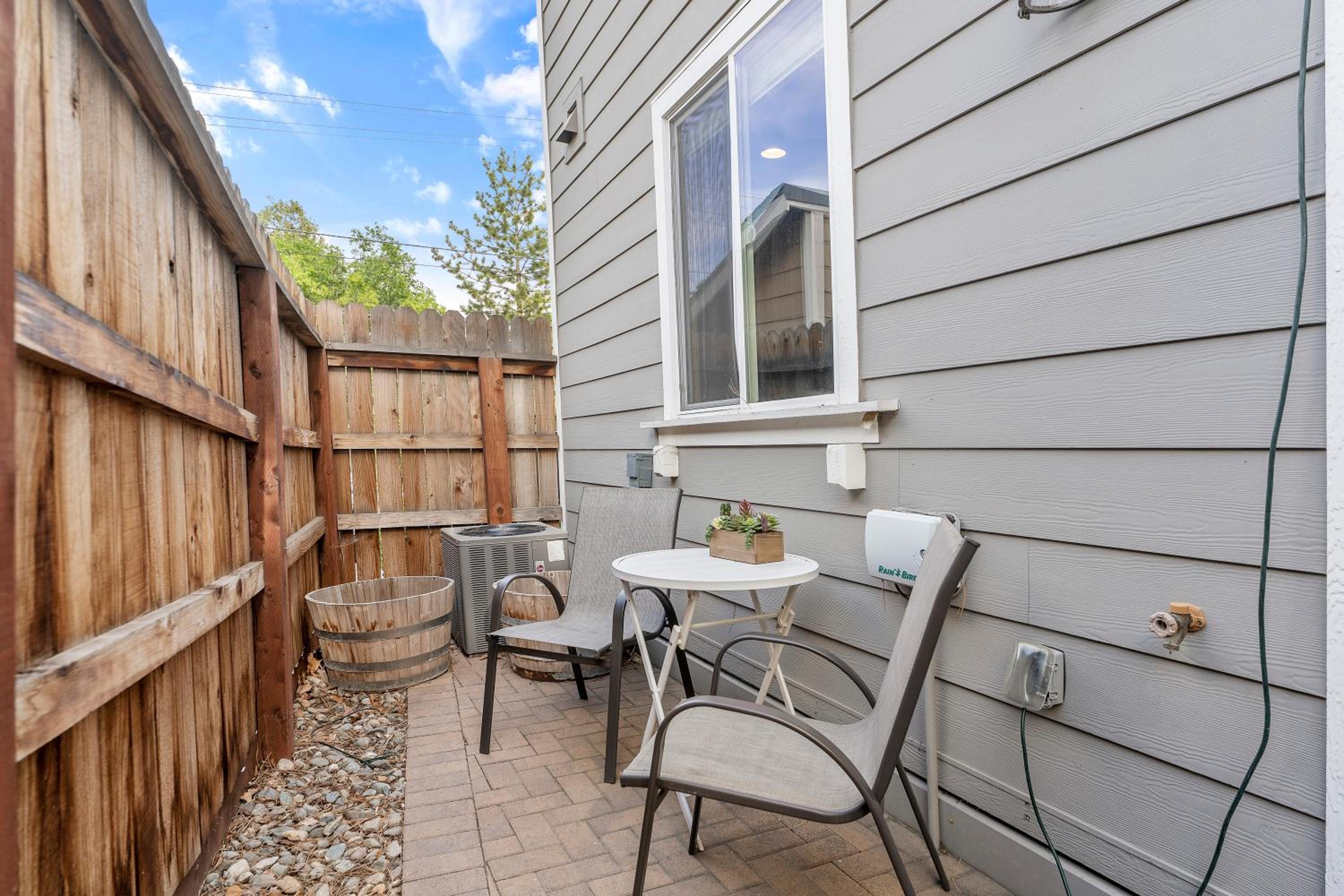 Hotel Family and Work Friendly Midtown Sanctuary - Image 1