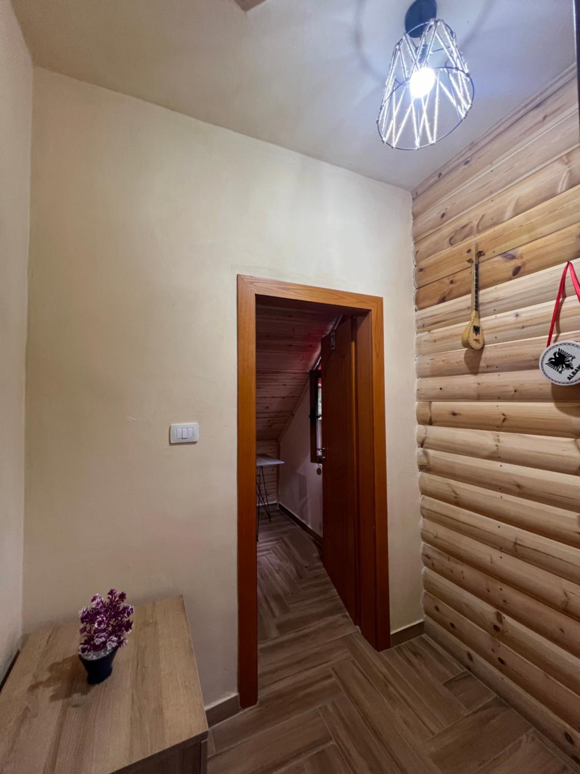 Guest House Shtëpiza Theth