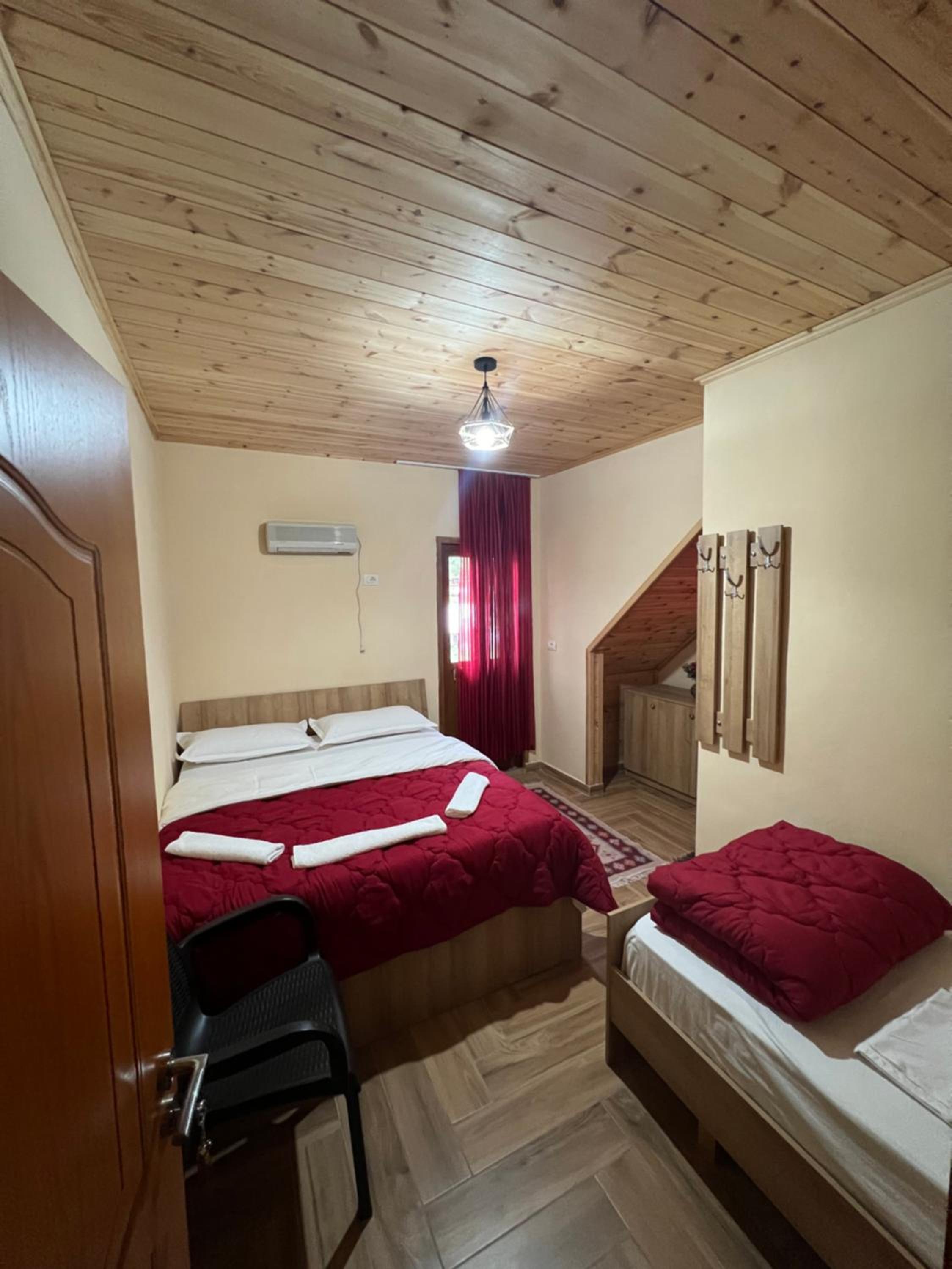 Guest House Shtëpiza Theth