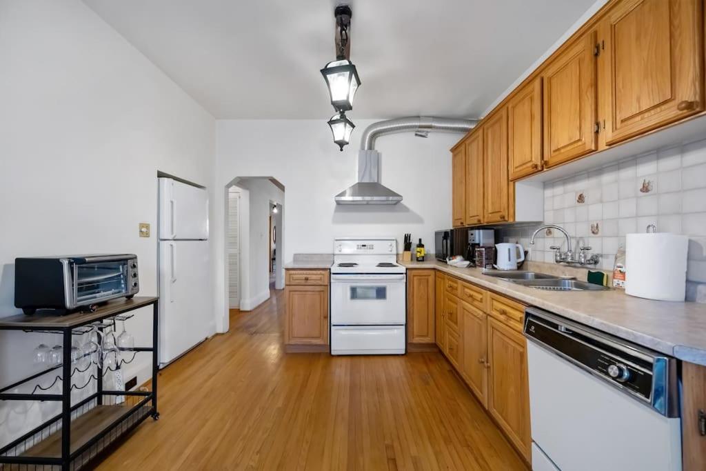 Picturesque & Serene Gem in Port Credit - Steps to Lake - Backyard