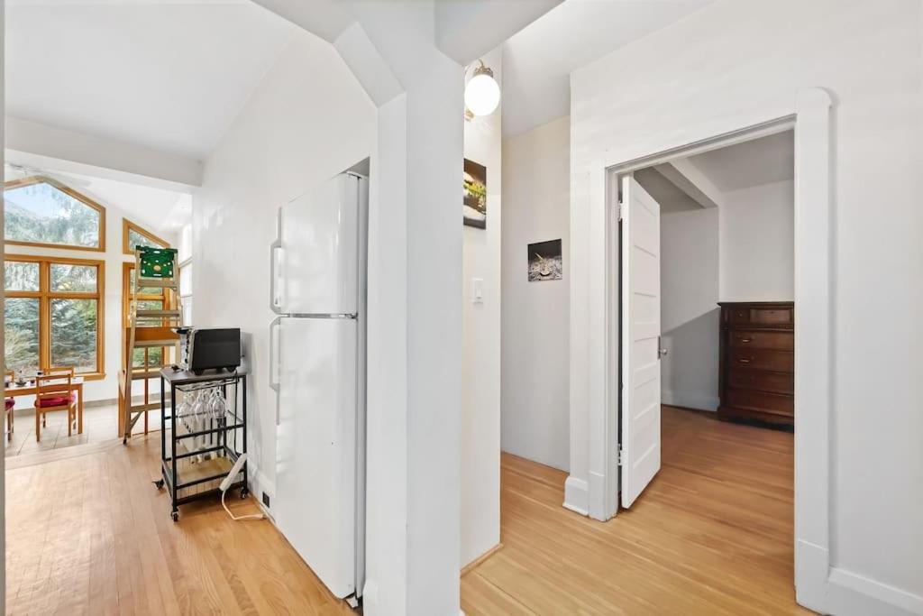 Picturesque & Serene Gem in Port Credit - Steps to Lake - Backyard