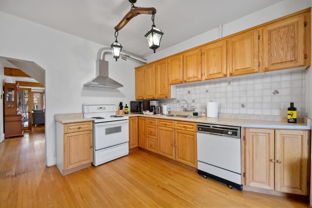Picturesque & Serene Gem in Port Credit - Steps to Lake - Backyard