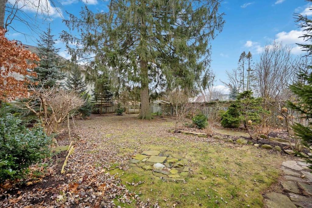 Picturesque & Serene Gem in Port Credit - Steps to Lake - Backyard