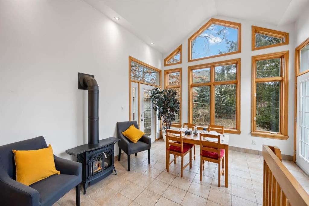 Picturesque & Serene Gem in Port Credit - Steps to Lake - Backyard
