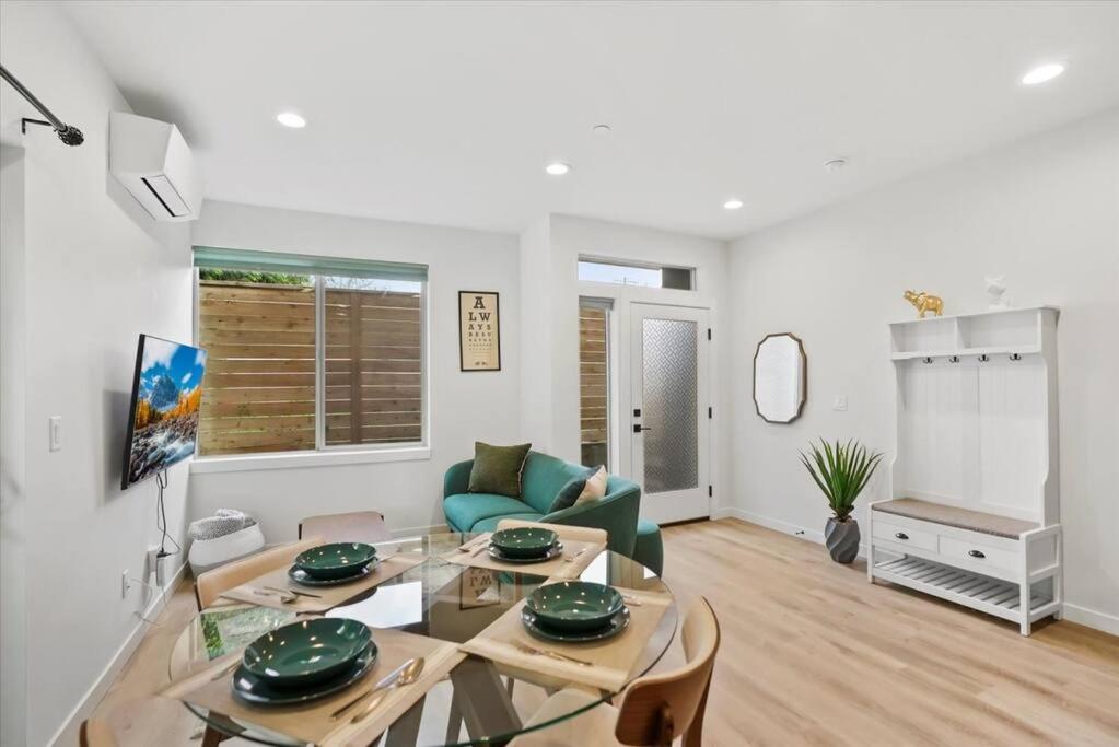 3BR 2.5BA ROOFTOP VIEW GREEN LAKE HIDEAWAY view 5