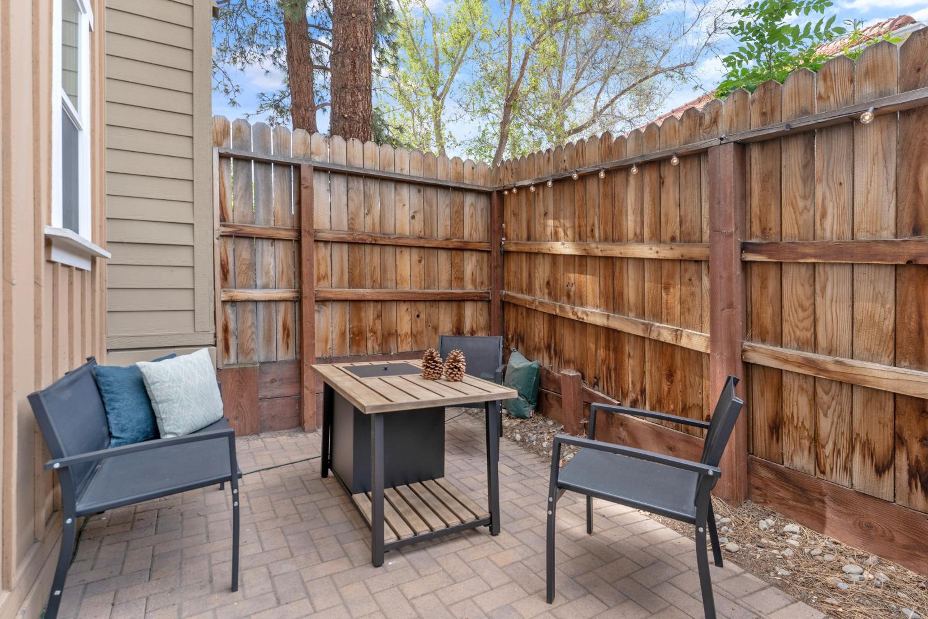 MidTown Luxe Stay—King Beds, Ensuite Baths, Great Location view 4