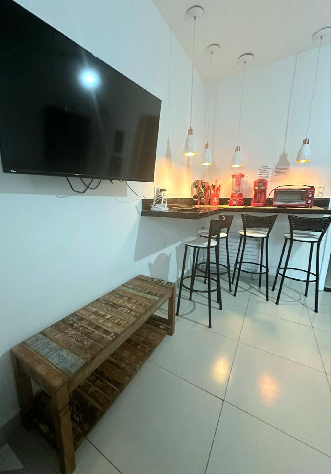 Flat em Juquehy - Condomínio com portaria e com piscina próximo praia