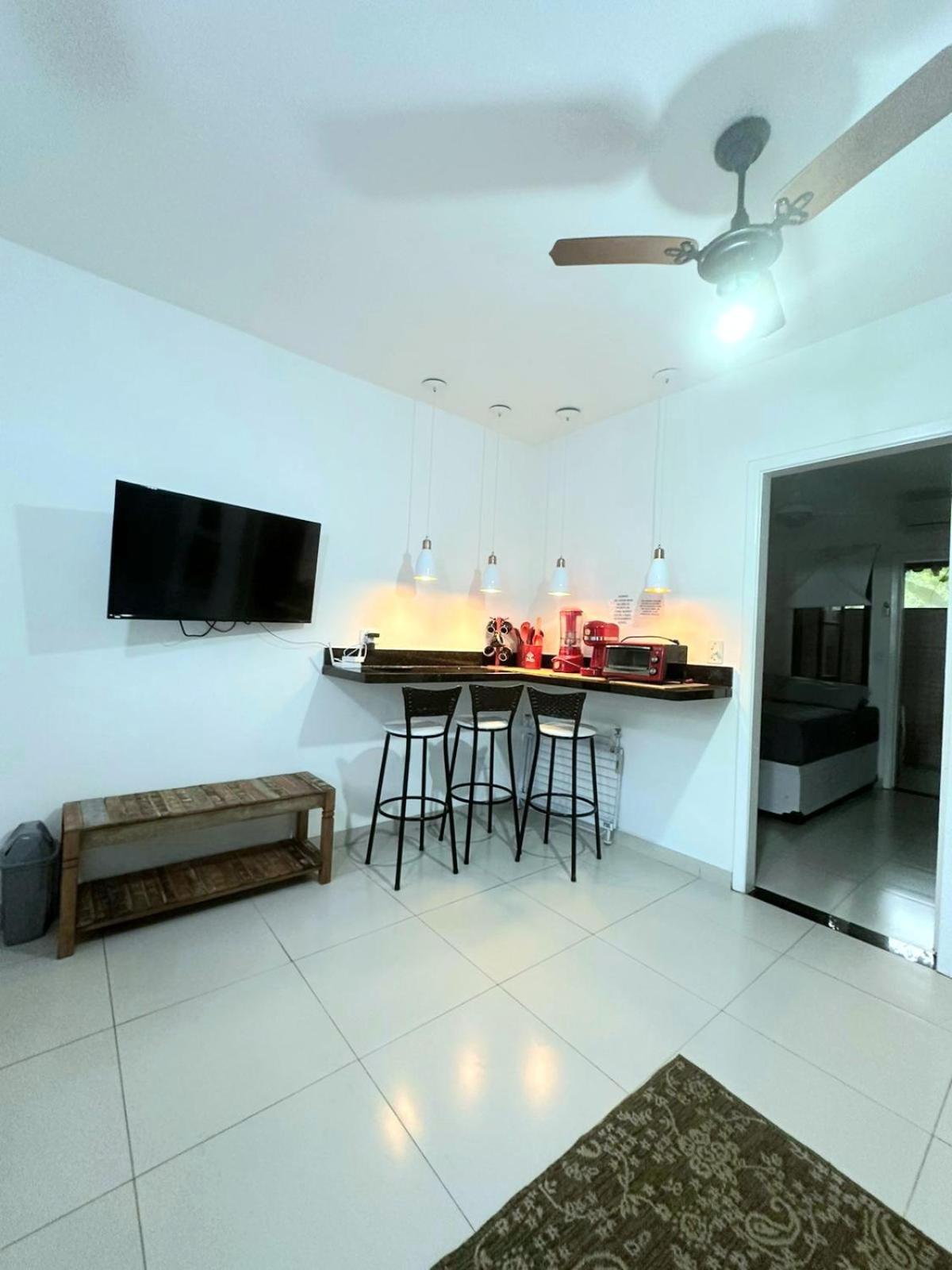Flat em Juquehy - Condomínio com portaria e com piscina próximo praia
