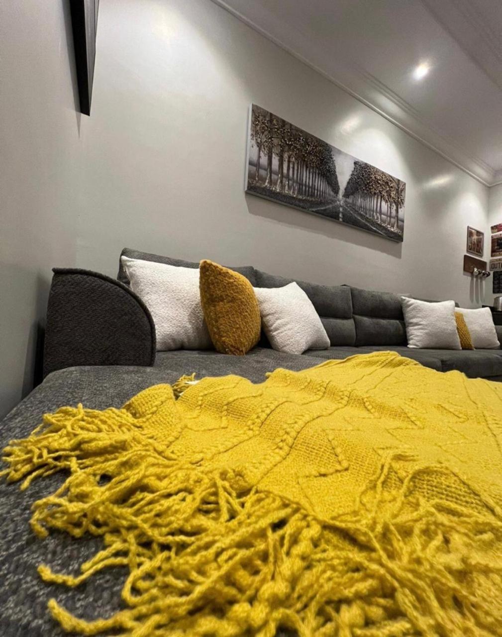 One bedroom apartment with living room