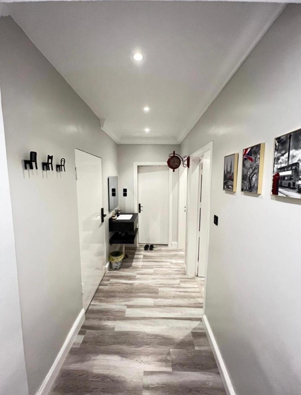 One bedroom apartment with living room