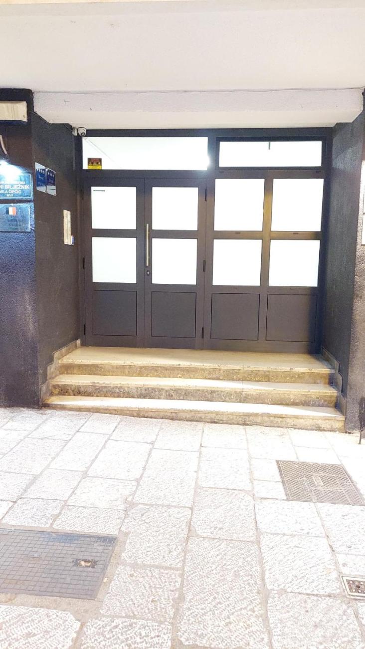 Room with private toilet and terrace in city center in shared apartment