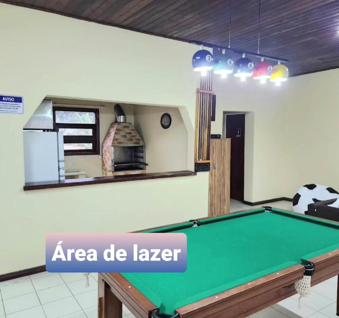 Flat em Juquehy - Condomínio com portaria e com piscina próximo praia