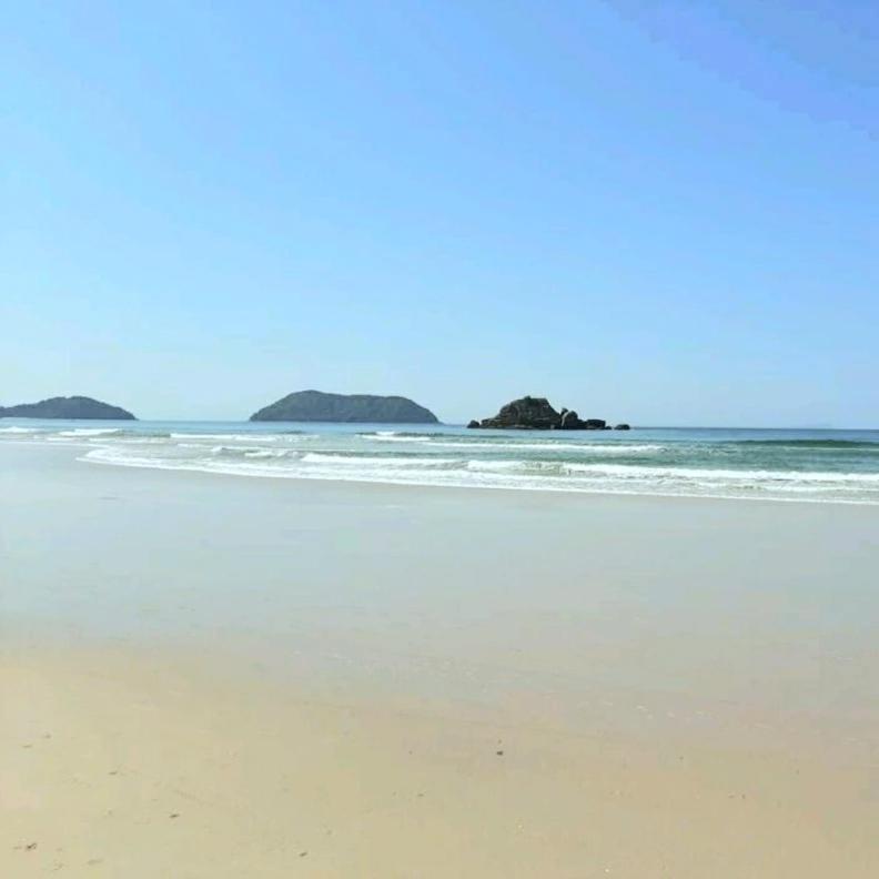 Flat em Juquehy - Condomínio com portaria e com piscina próximo praia
