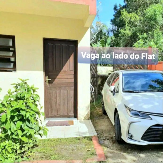Flat em Juquehy - Condomínio com portaria e com piscina próximo praia