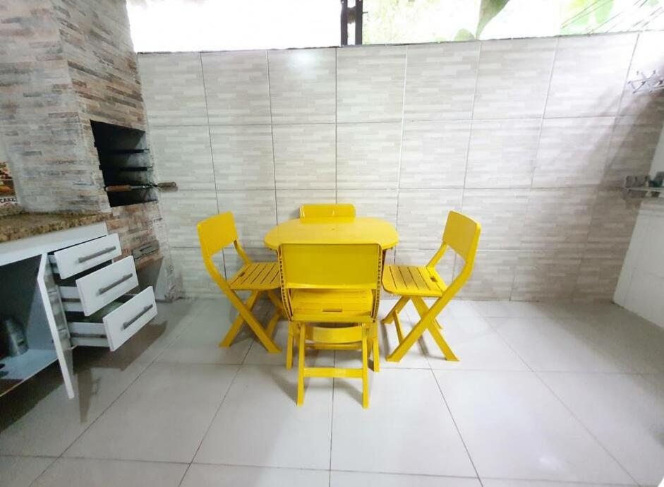Flat em Juquehy - Condomínio com portaria e com piscina próximo praia
