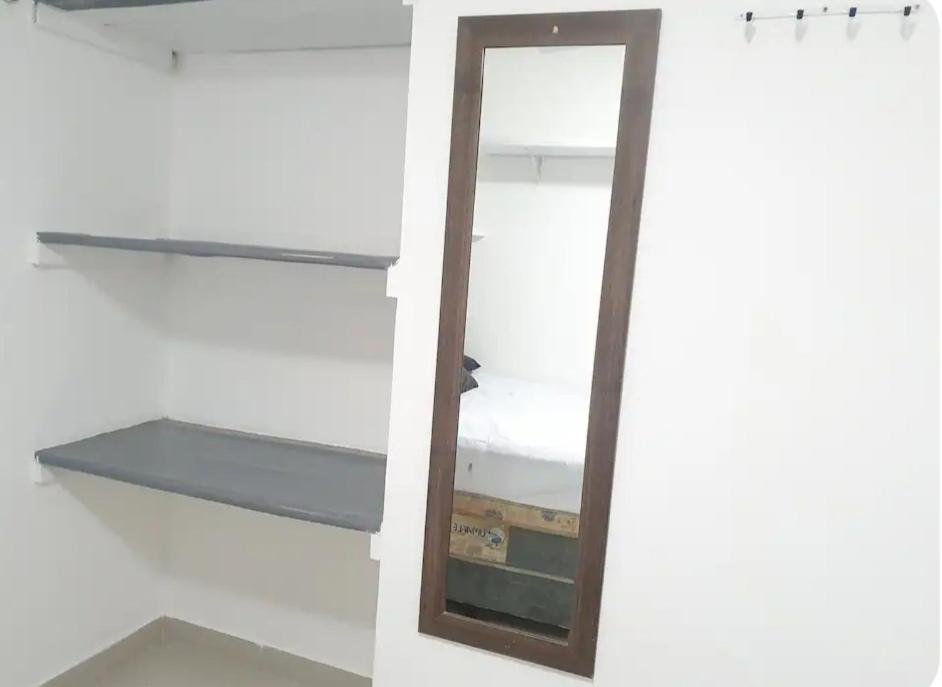 Flat em Juquehy - Condomínio com portaria e com piscina próximo praia