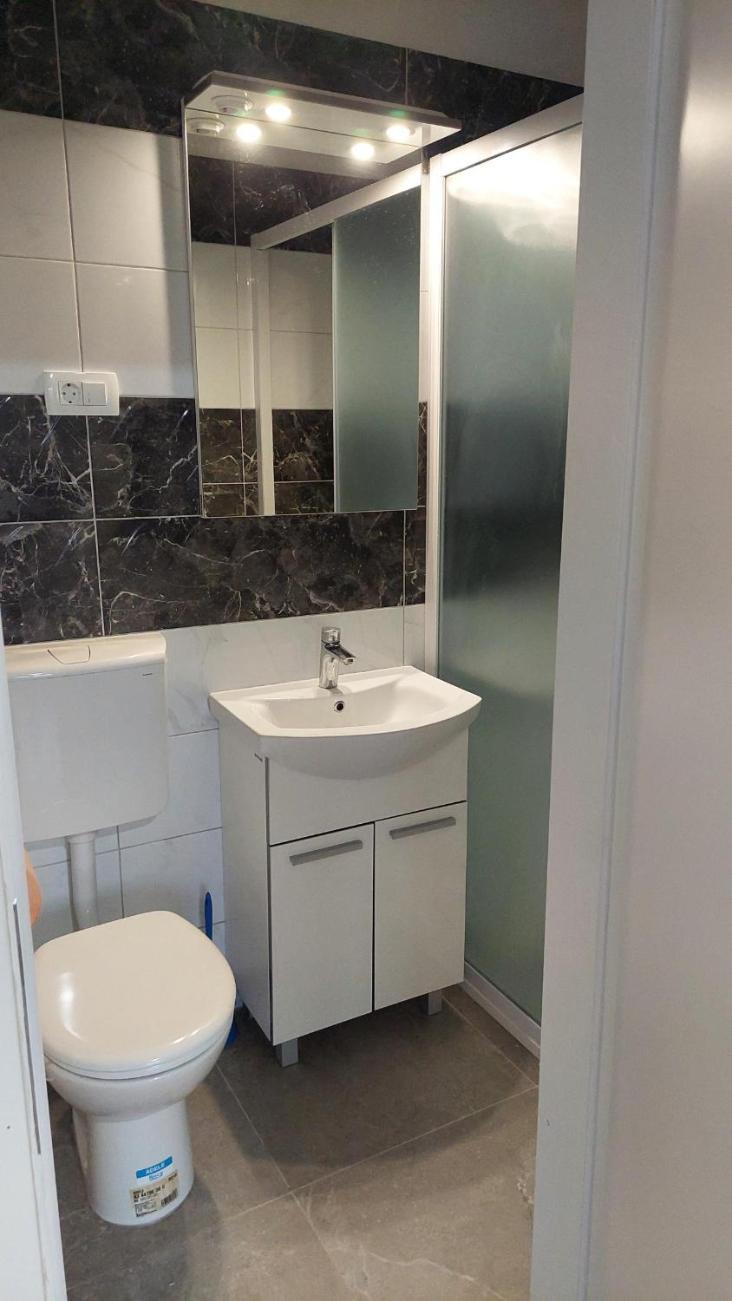 Room with private toilet and terrace in city center in shared apartment