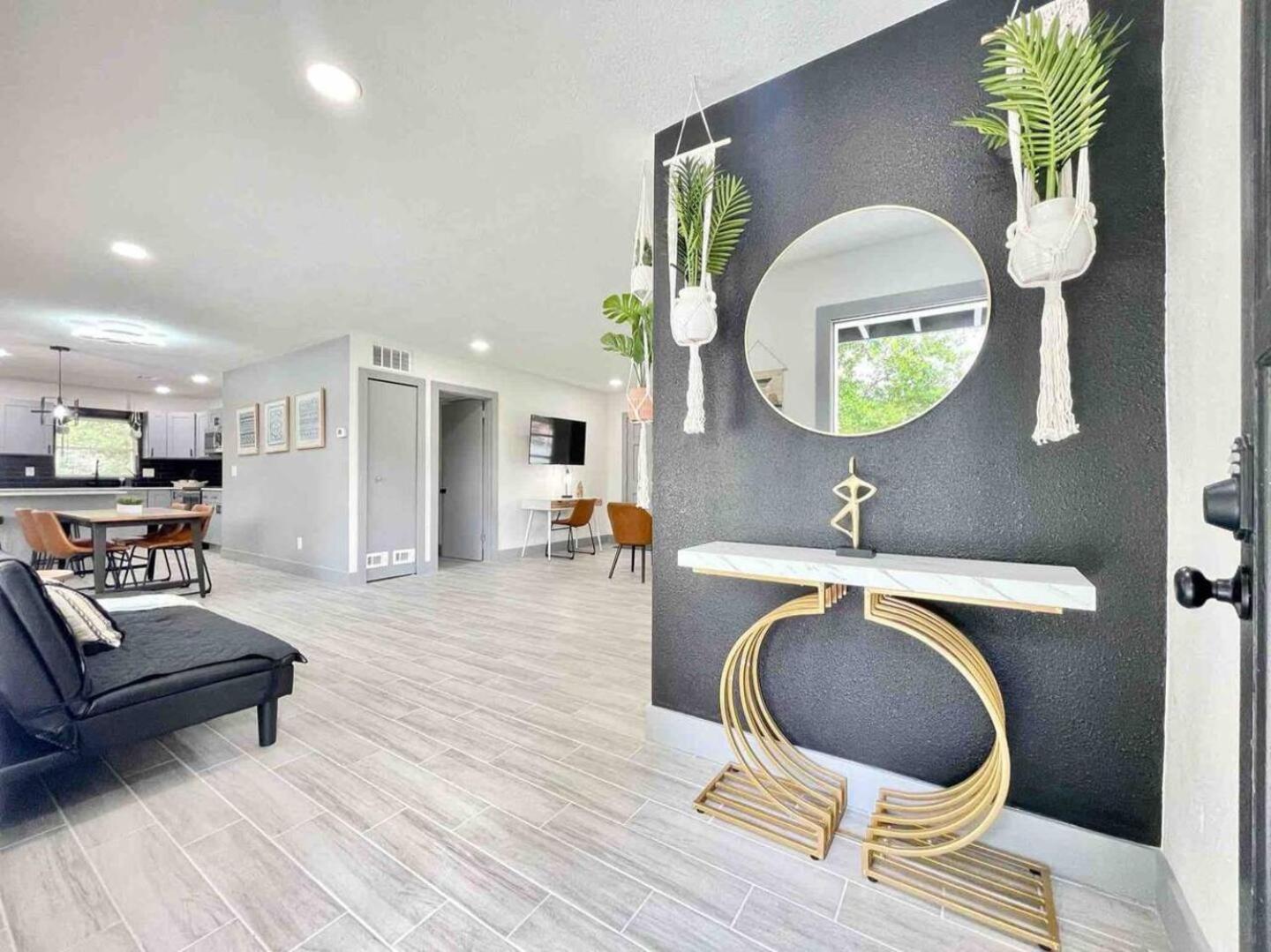 Family 3br Orlando Retreat Kitchen & Wi-fi