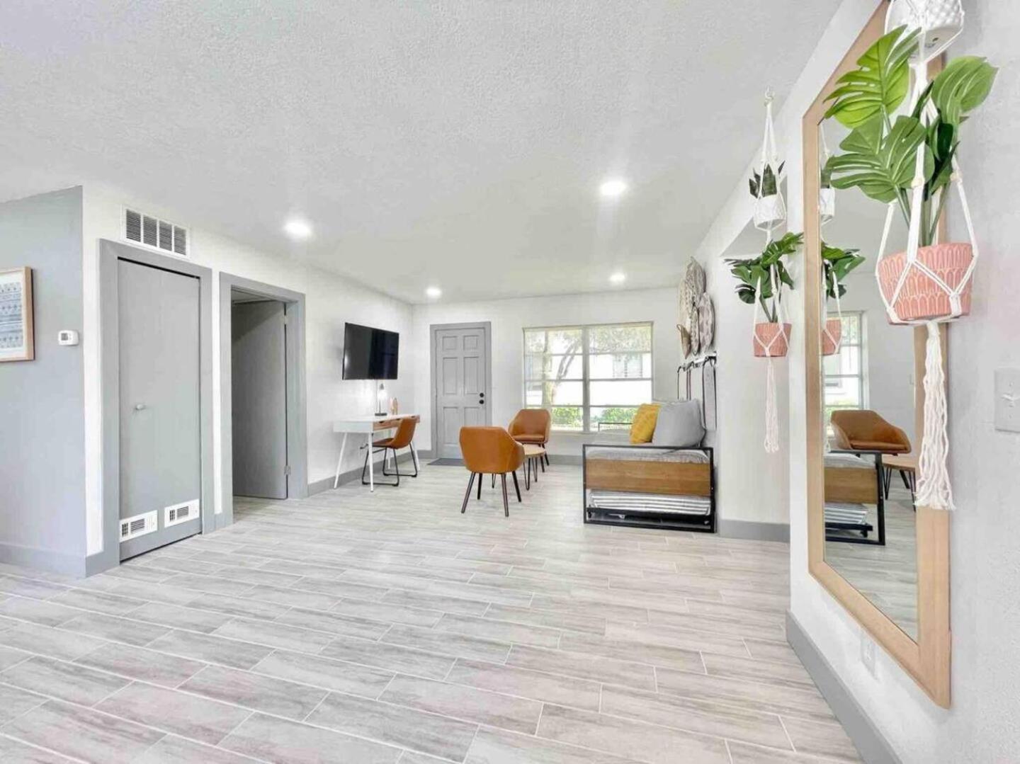 Family 3br Orlando Retreat Kitchen & Wi-fi