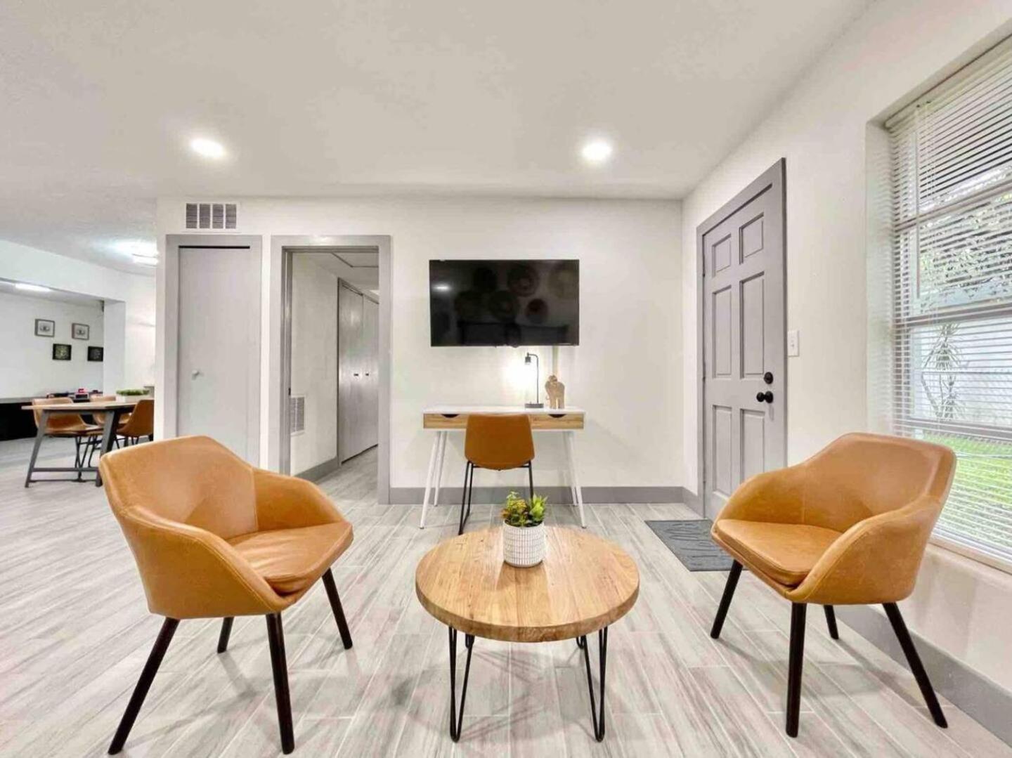 Family 3br Orlando Retreat Kitchen & Wi-fi