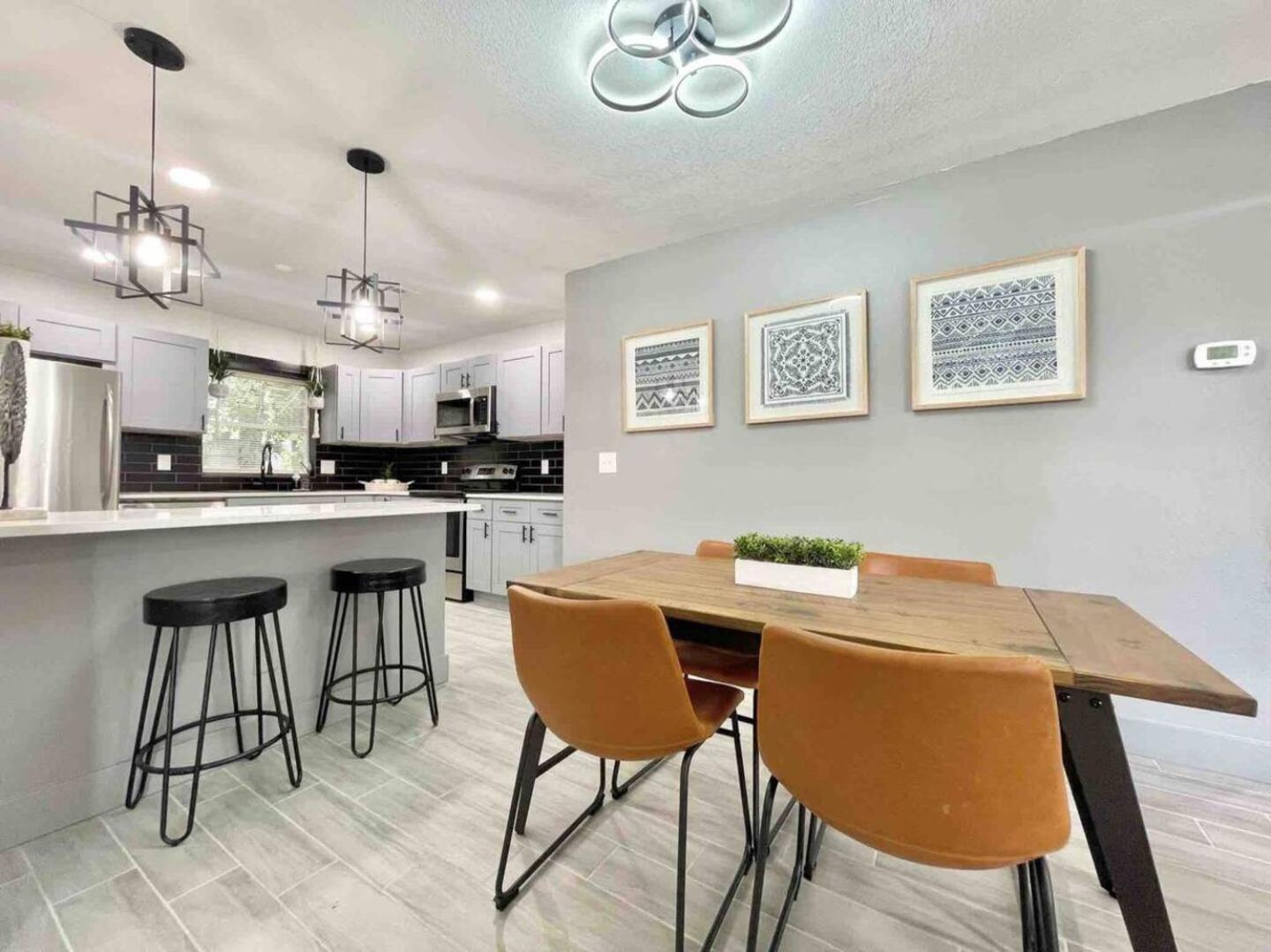 Family 3br Orlando Retreat Kitchen & Wi-fi