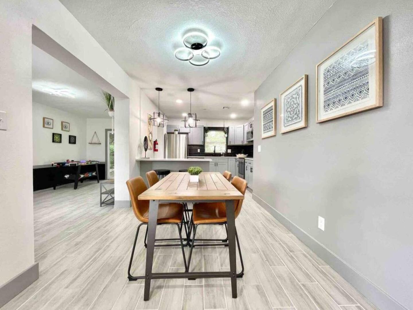 Family 3br Orlando Retreat Kitchen & Wi-fi