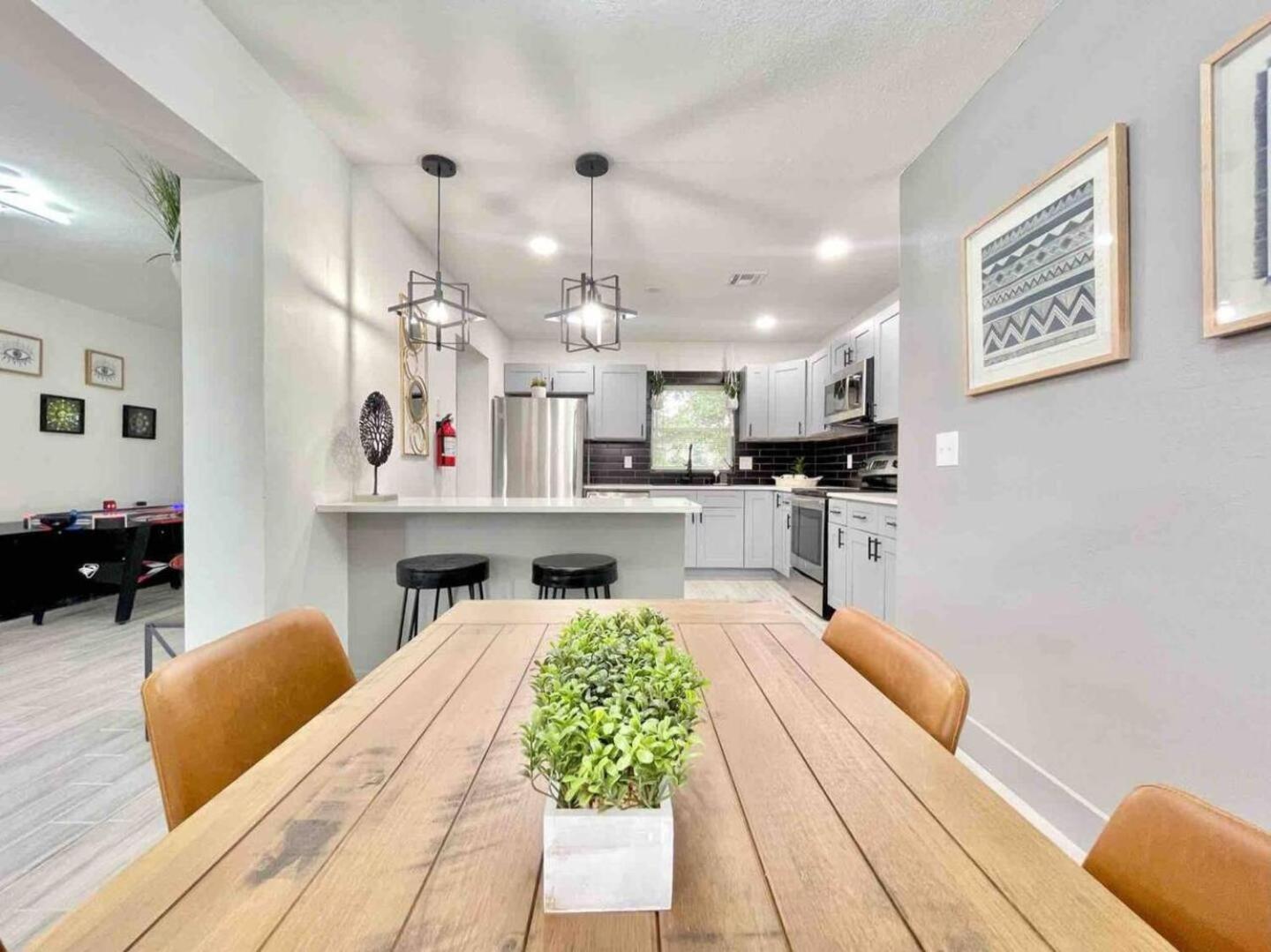 Family 3br Orlando Retreat Kitchen & Wi-fi