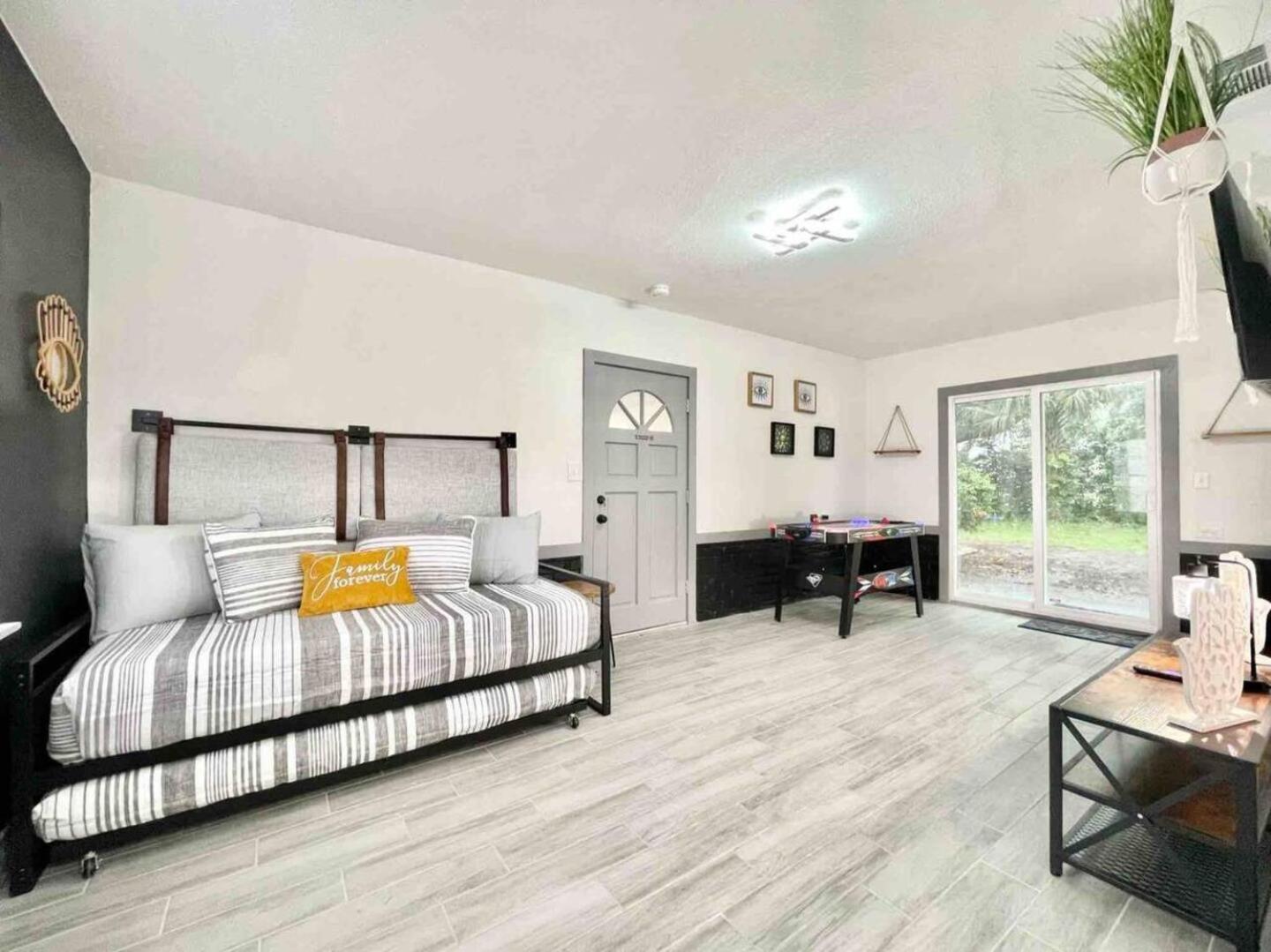 Family 3br Orlando Retreat Kitchen & Wi-fi