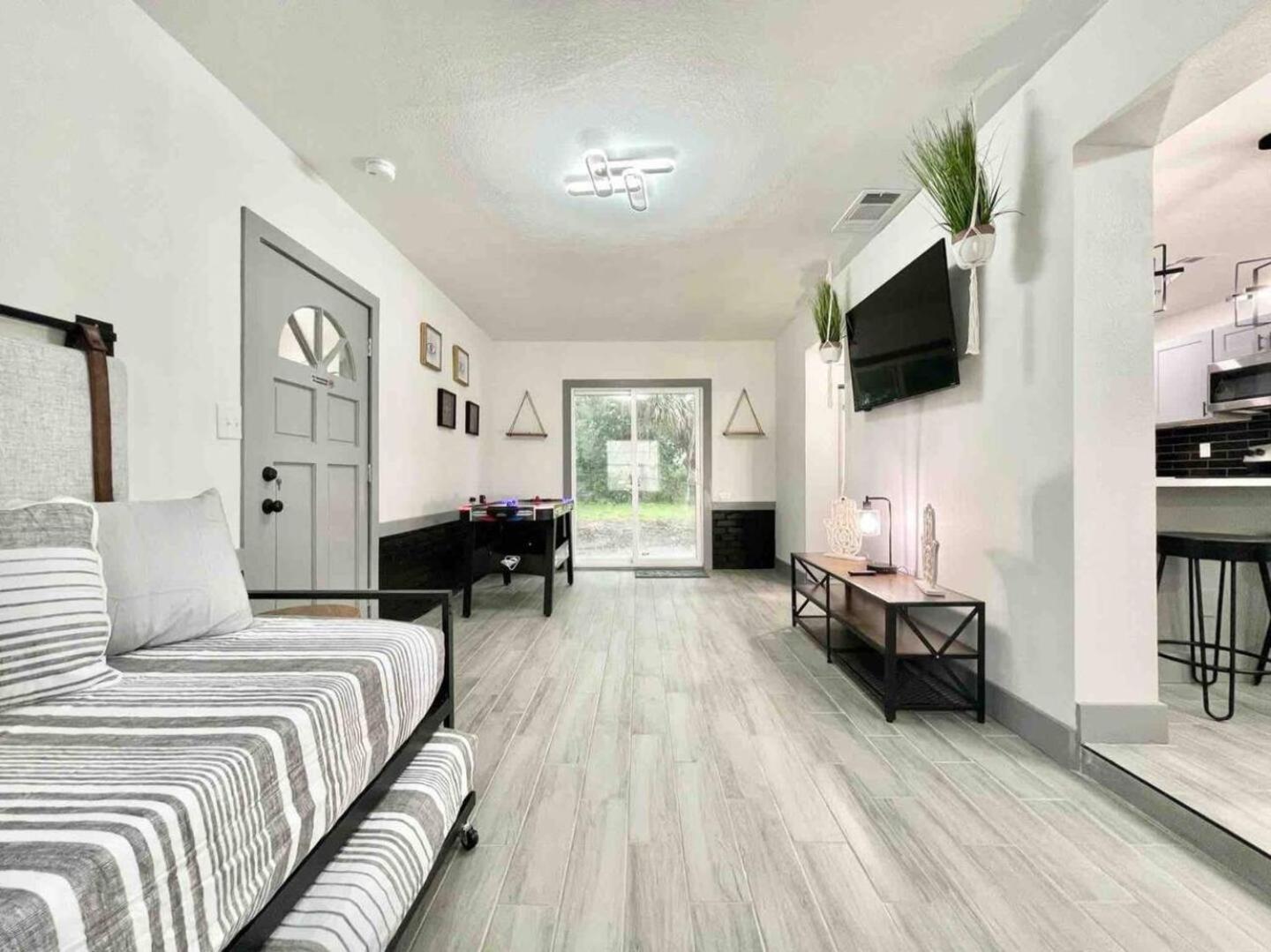 Family 3br Orlando Retreat Kitchen & Wi-fi
