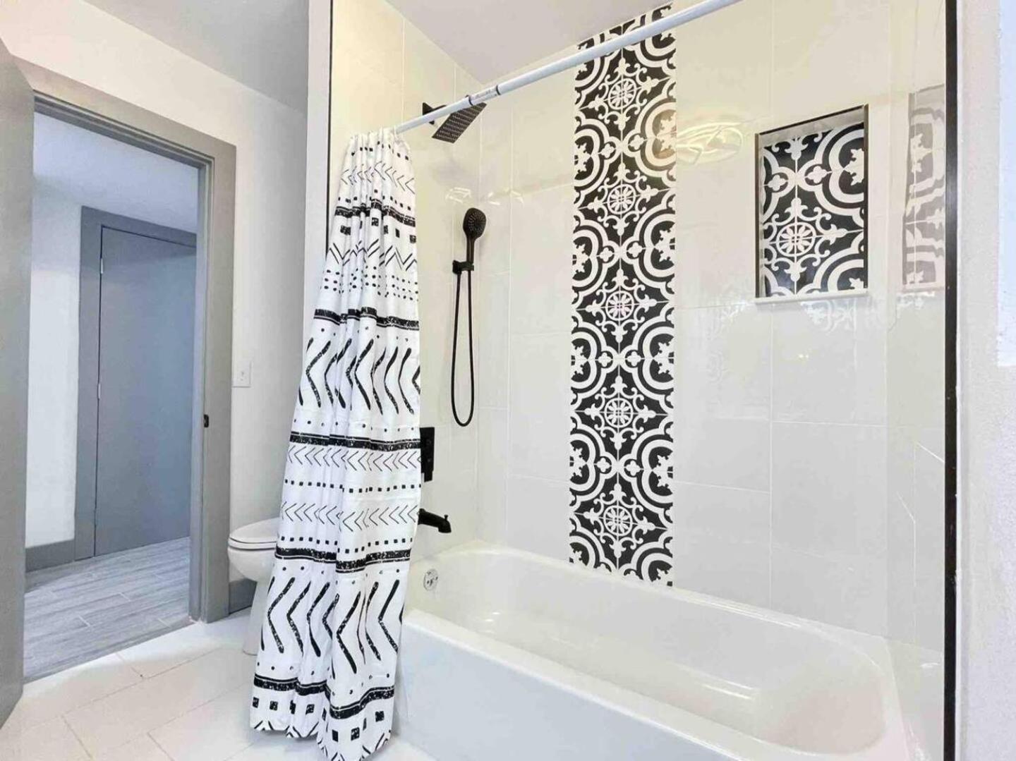 Family 3br Orlando Retreat Kitchen & Wi-fi
