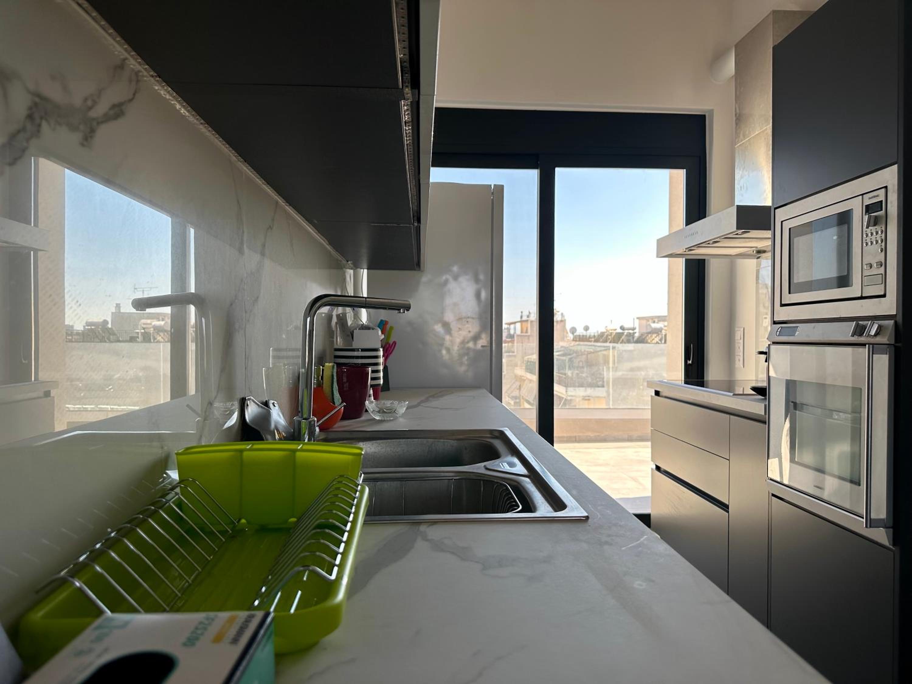 Sky Suite Apartments - Cloud9 in the City